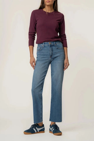 Women wearing jeans.