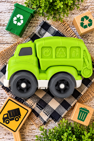 Picture of recycling truck in yellow and orange. 