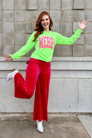 Girl by walk hands and one leg up. 