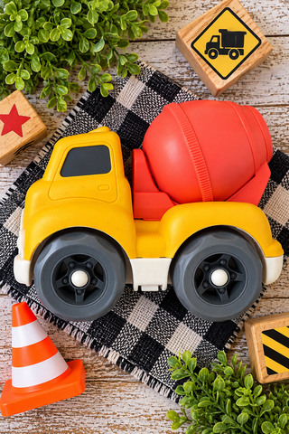 Picture of yellow and orang dump truck.