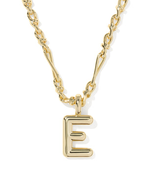 KENDRA SCOTT: BUBBLE LETTER E SHORT PENDANT NECKLACE