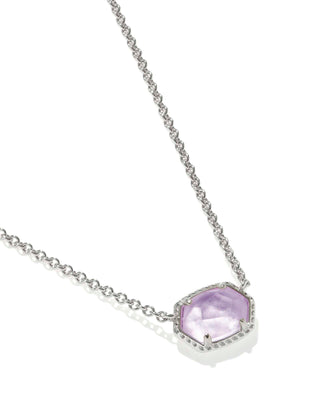 KENDRA SCOTT: DAPHNE FRAME SHORT PENDANT NECKLACE